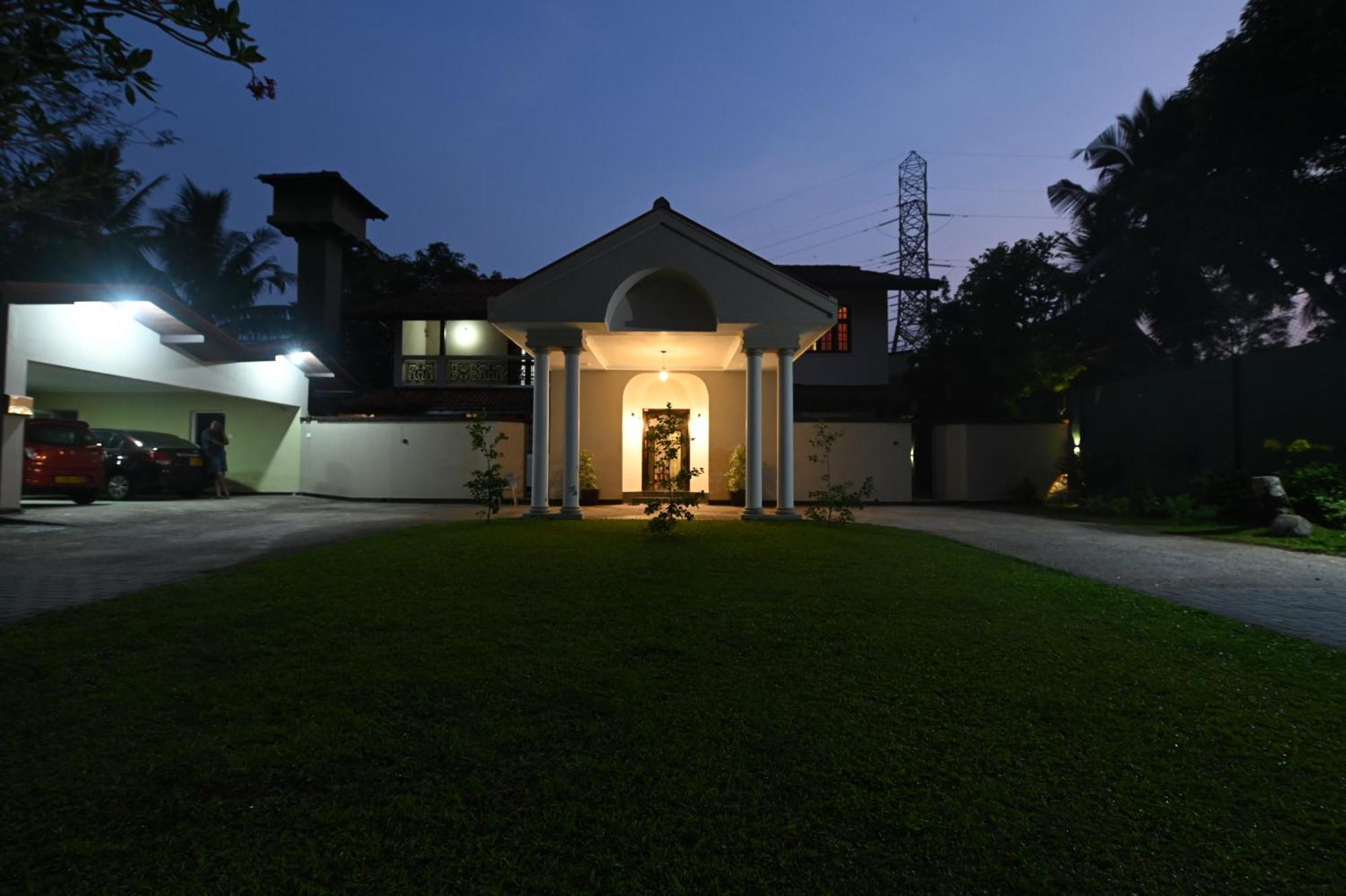 Serene Manor Battaramulla Buitenkant foto