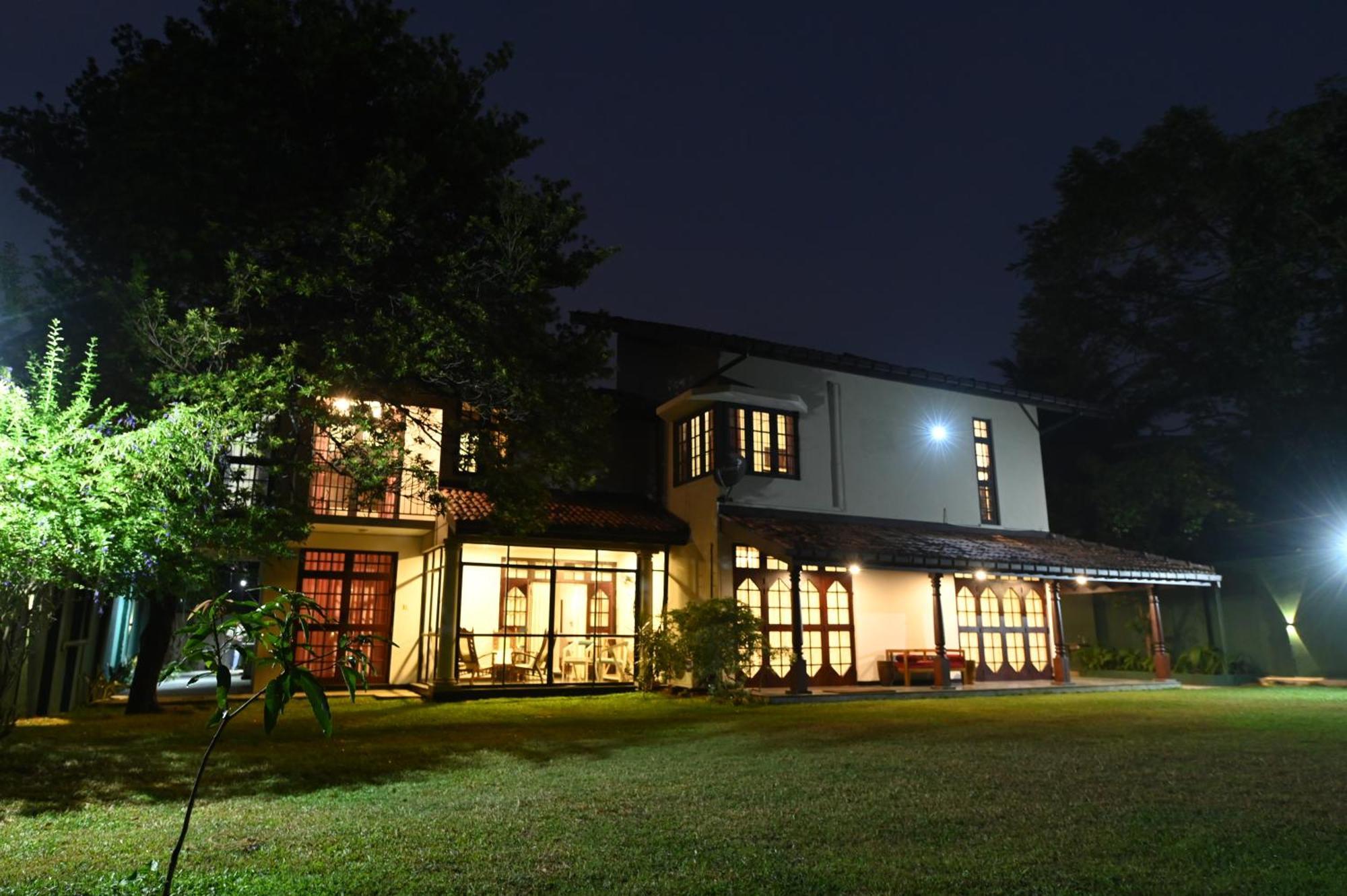 Serene Manor Battaramulla Buitenkant foto